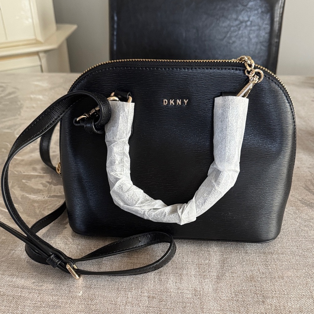 DKNY Elegant Black Crossbody Bag